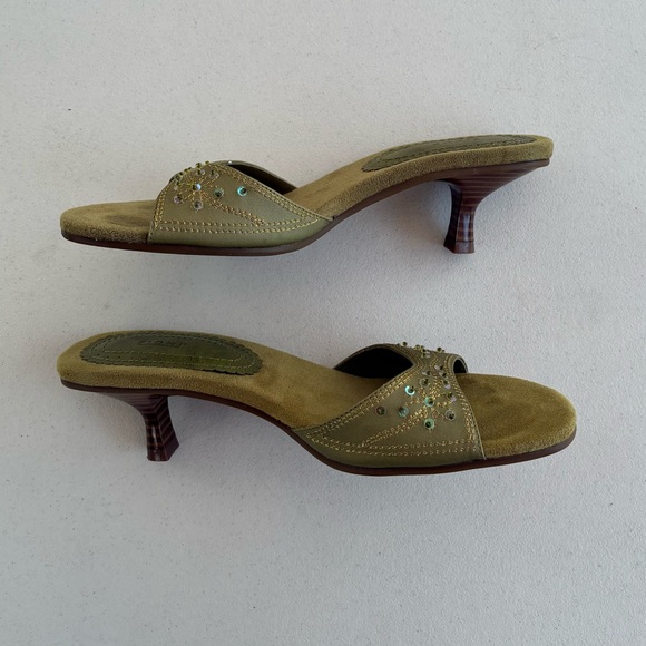 FIONI By Payless Green Embellished Women's Sandals - Picture 4 of 6